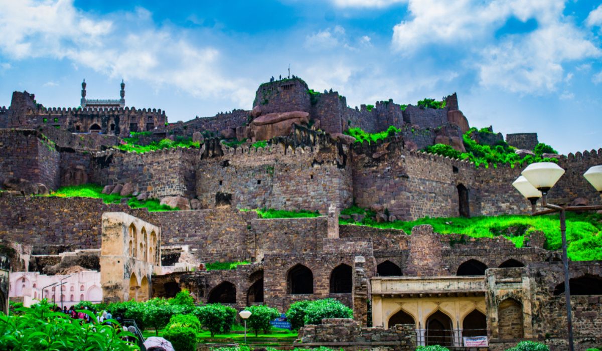 Aegiscabs 1912473631Golkonda fort.jpg